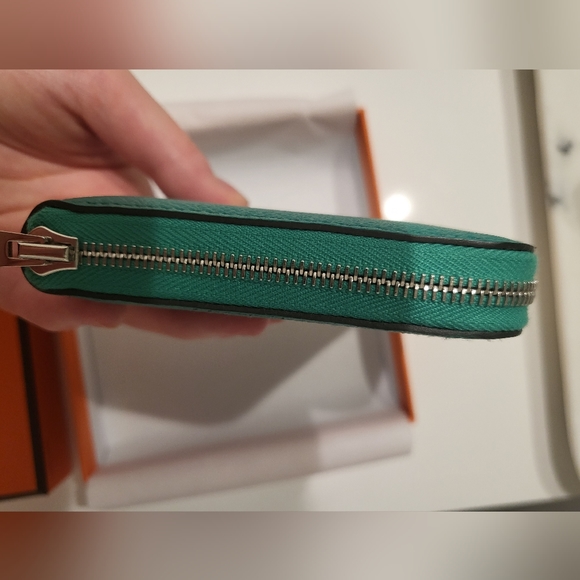 *like new* Hermes Silkin Compact wallet (in very jade color) - Picture 6 of 8